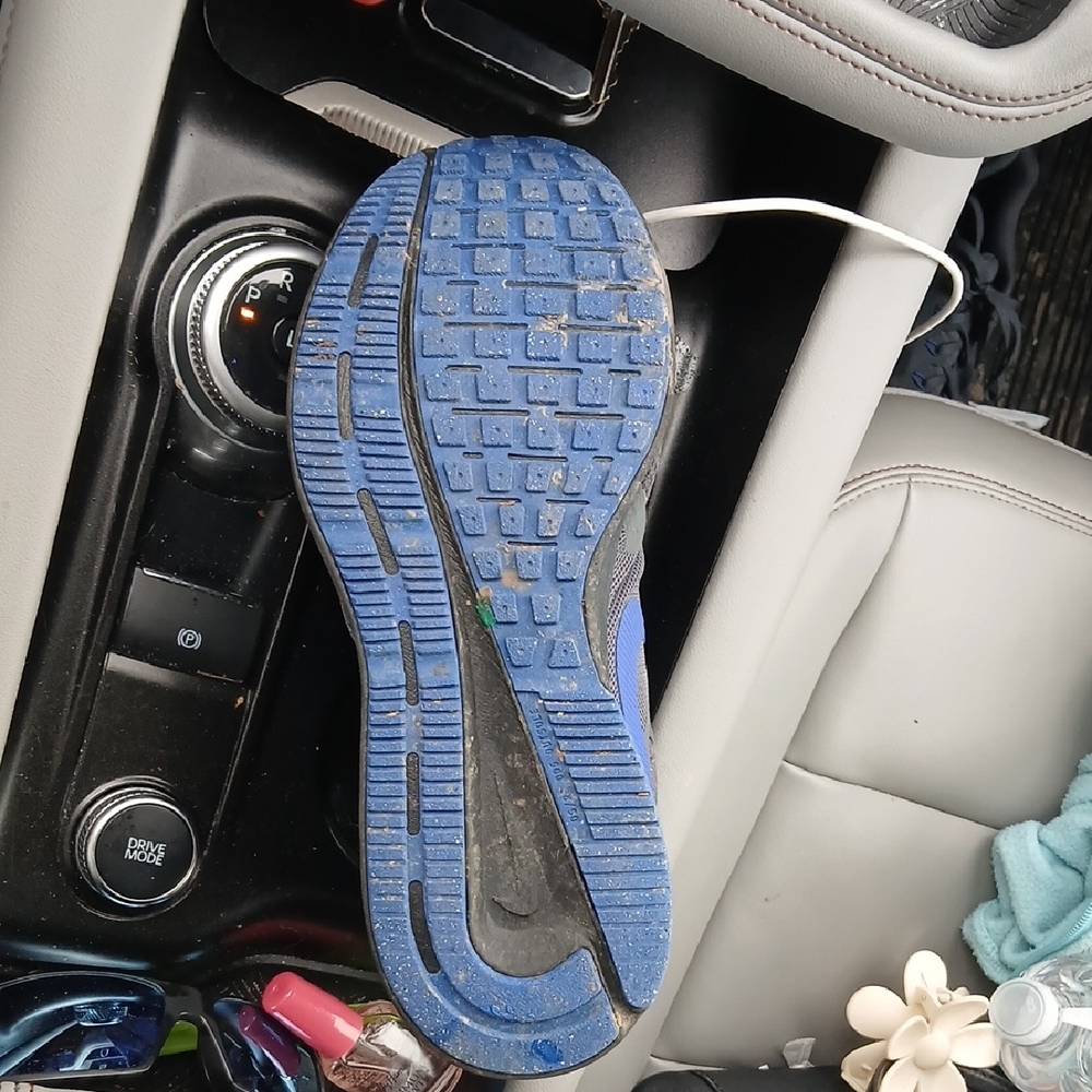 Nike Gray and Blue Athletic Shoes - Picture 3 of 4